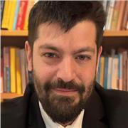 Profesor titulado en Filología Hispánica y formación en Humanidades en general. Puedo dar clases apoyo en materias de Humanidades.